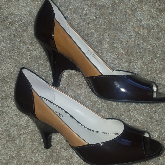 Shoes - Picture 3 of 4